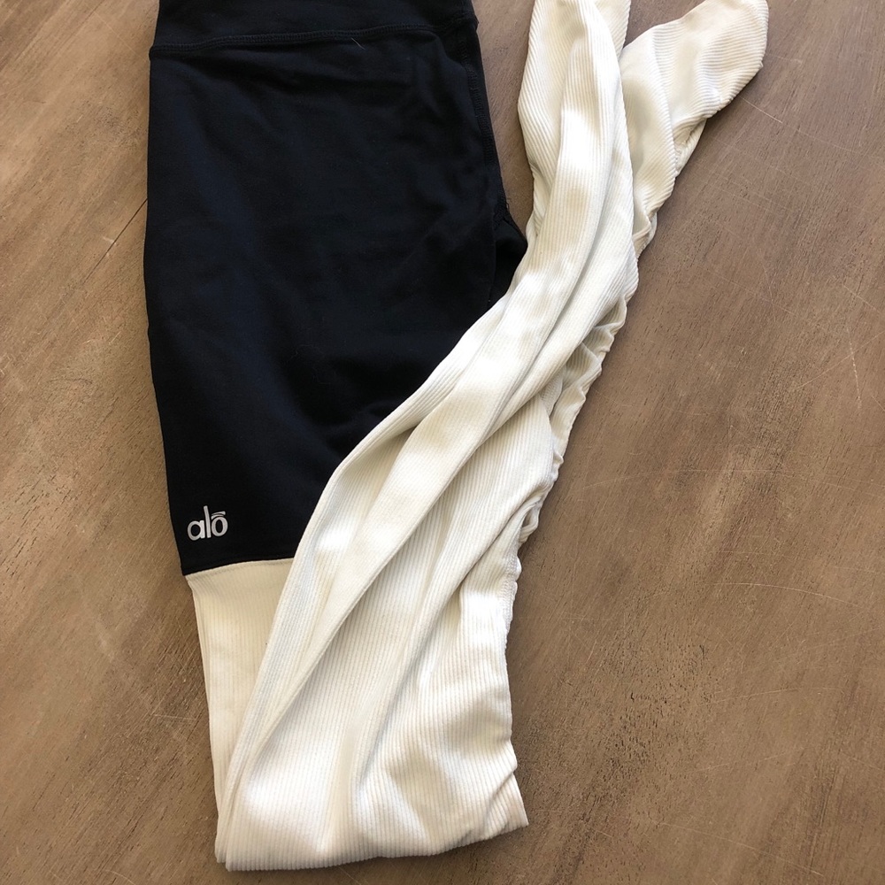 Alo yoga leggings size medium